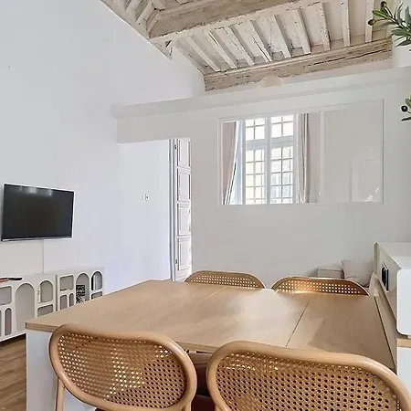 La Chapelle 2 - 4 Personnes Centre Apartment *